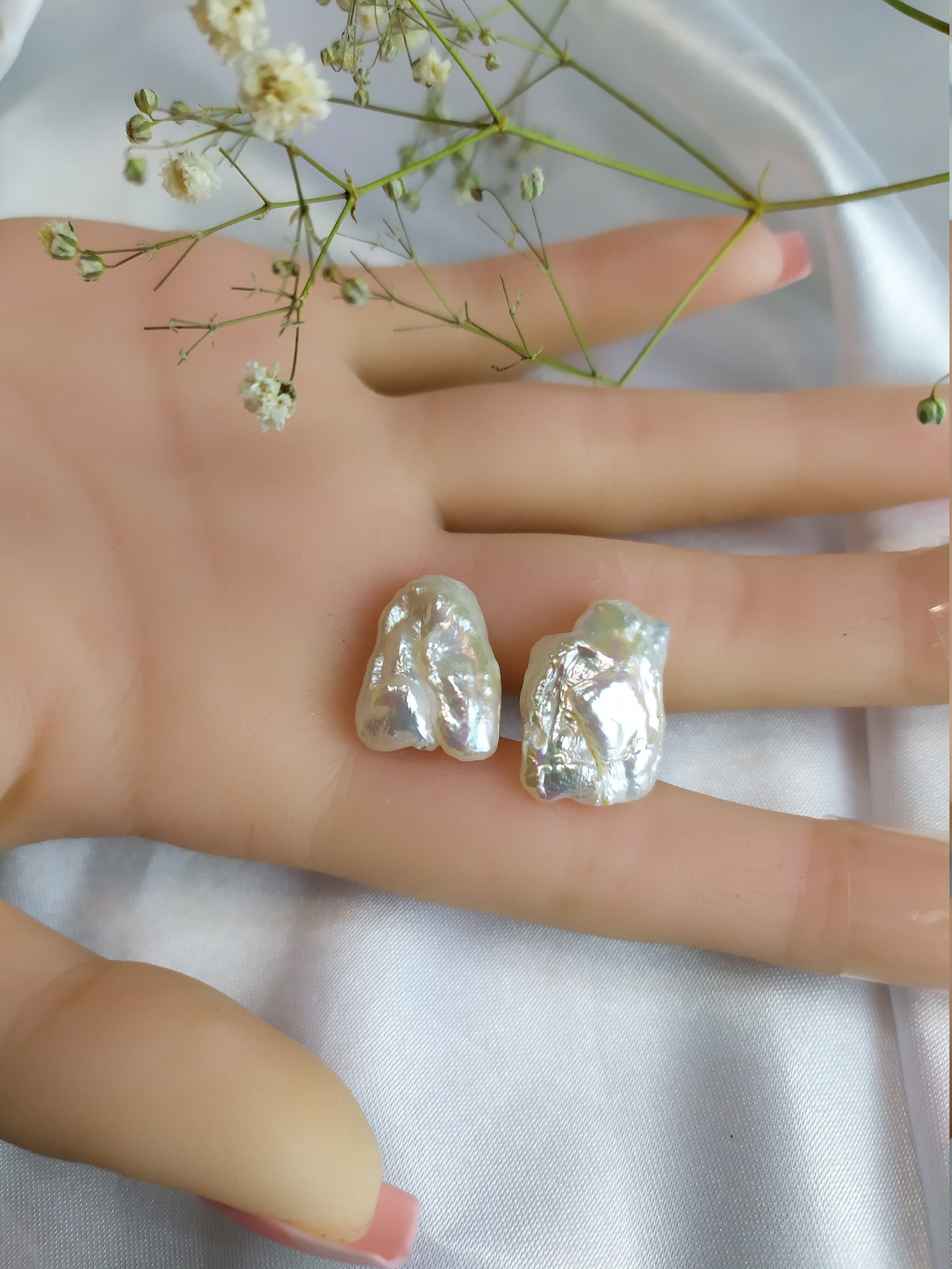 Big Peral Earrings main image 0