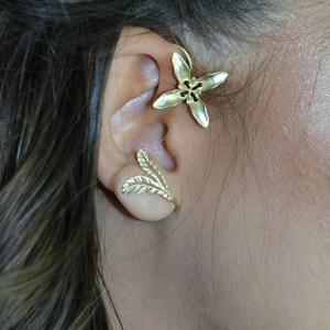 Flower  Ear Cuff , ear jewelry, ear climber, ear wrap, ear jacket, non pierced. Bridal jewelry .  Flowers and leaves Ear Cuff jacket,