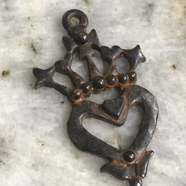 Scottish Luckenbooth Pendant Pewter Charm Heart Crown Rustic Religious Pendant Altered Art Supplies Jewelry antique Rusty brown 1 pc (RB4)