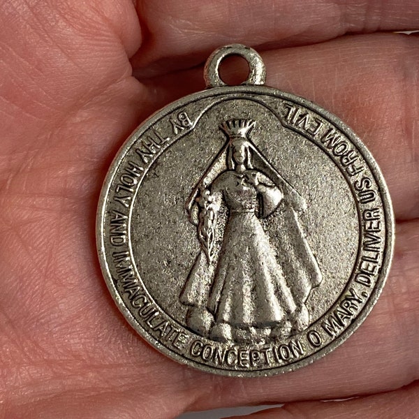 Our Lady Of America medal medallion pendant Blessed Mother Mary Religious Catholic Necklace Charm Pewter Antique silver or gold 1pc (PL11)