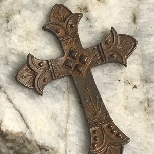 Pewter Cross Religious Rustic Pendant Ornate Altered Art Supplies Jewelry Antique Rusty Brown 1 pc (RB3)
