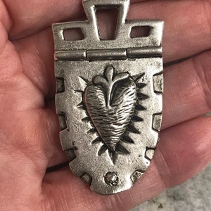 1 pc Large Pewter Milagros Shield Pendant Antique Silver old world style (PL6)