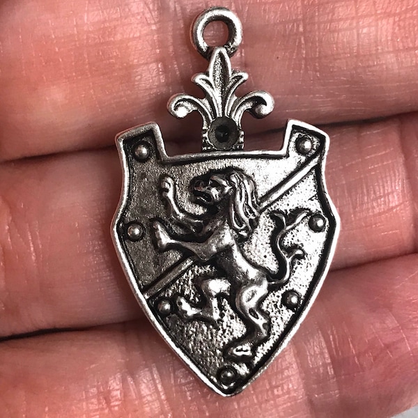 1 pc Pewter Shield Coat of Arms Lion Crest Royalty Pendant charm antique silver (PL6)
