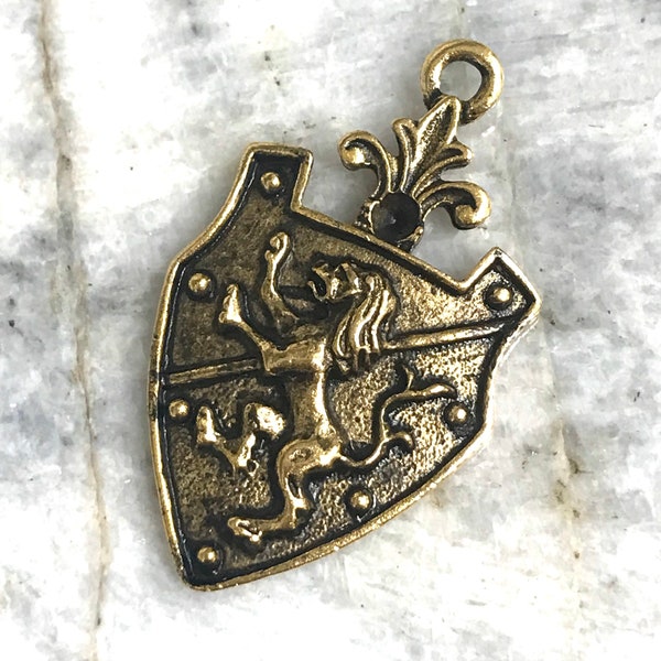 1 pc Pewter Shield Coat of Arms Lion Crest Royalty Pendant fleur de lis antique gold (PL6)