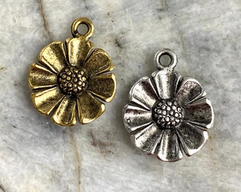 Flower Pewter Charms Pendant Jewelry Rustic Daisy antique Gold or Silver 2 pieces (PL15)