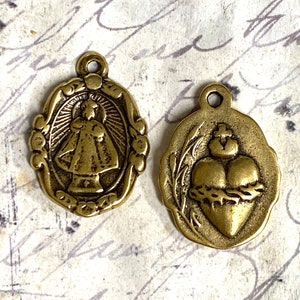Miraculous Infant Jesus of Prague Medal Vintage Reproduction Brass 7/8&quot; Catholic Religious Medal 1 pc (IP2)