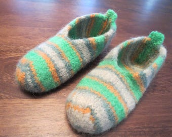 Wool slippers, women size 7/8