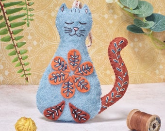 Folk Embroidered Cat Felt Craft Mini Kit