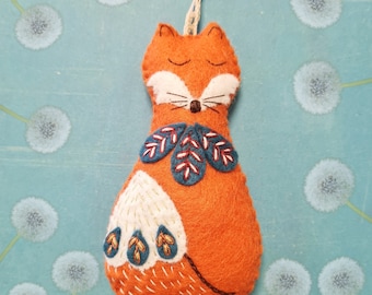 Folk Embroidered Fox Felt Craft Mini Kit