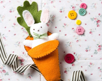 Bunny in Carrot Bed Felt Craft Mini Kit