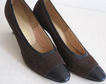Shop Closing 50% Off and Free Shipping vintage Darkest Brown Leather and Suede Pump by DeLiso  size 9 Narrow