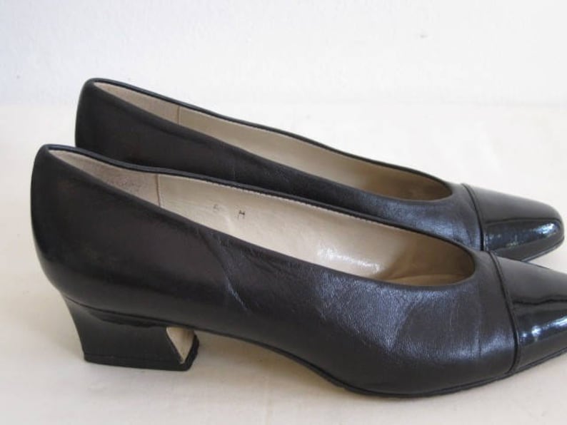 Vintage 1970s Black Leather and Patent Pump by Etienne Aigner - Etsy