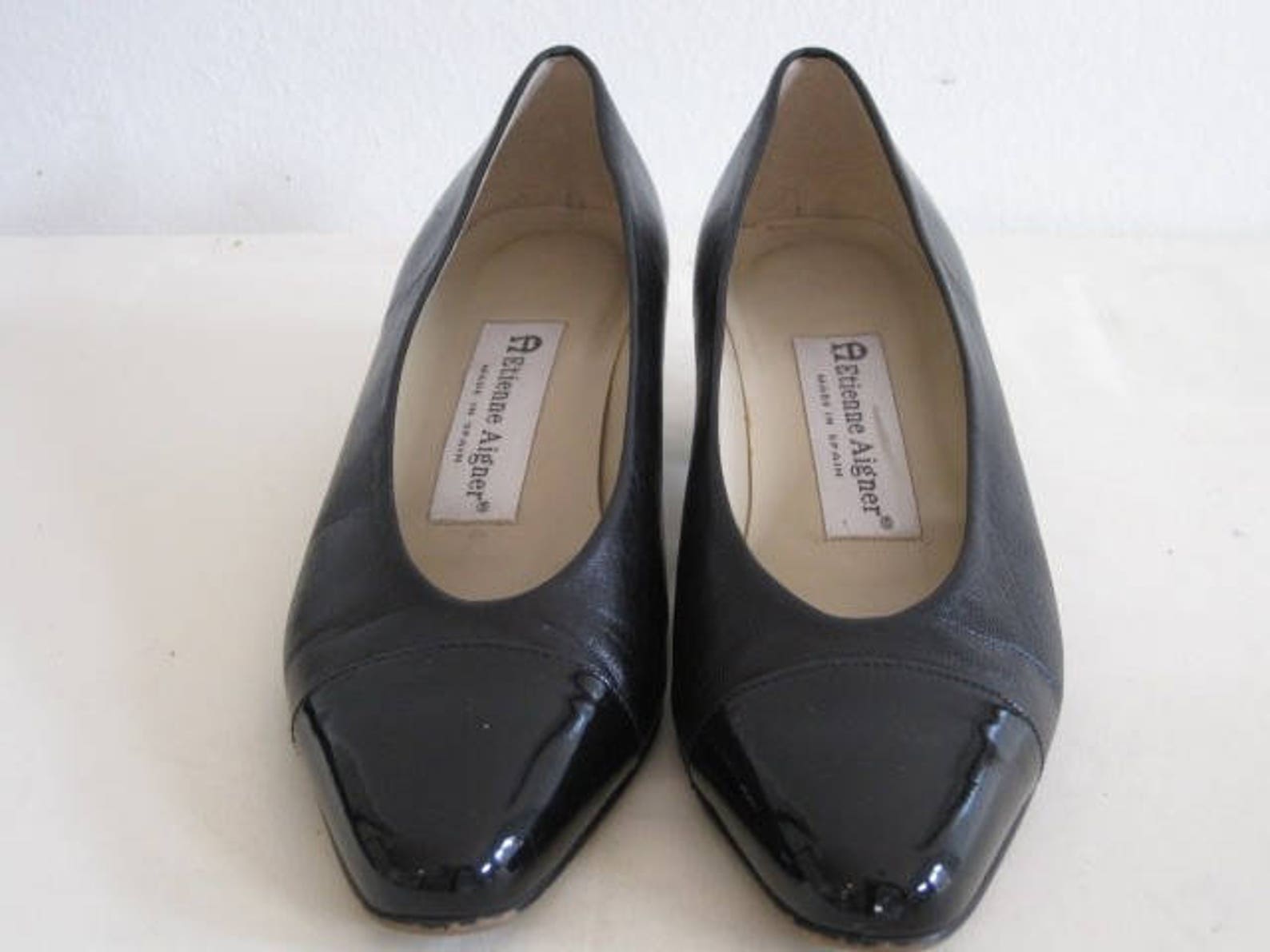 Vintage 1970s Black Leather and Patent Pump by Etienne Aigner Size 5M