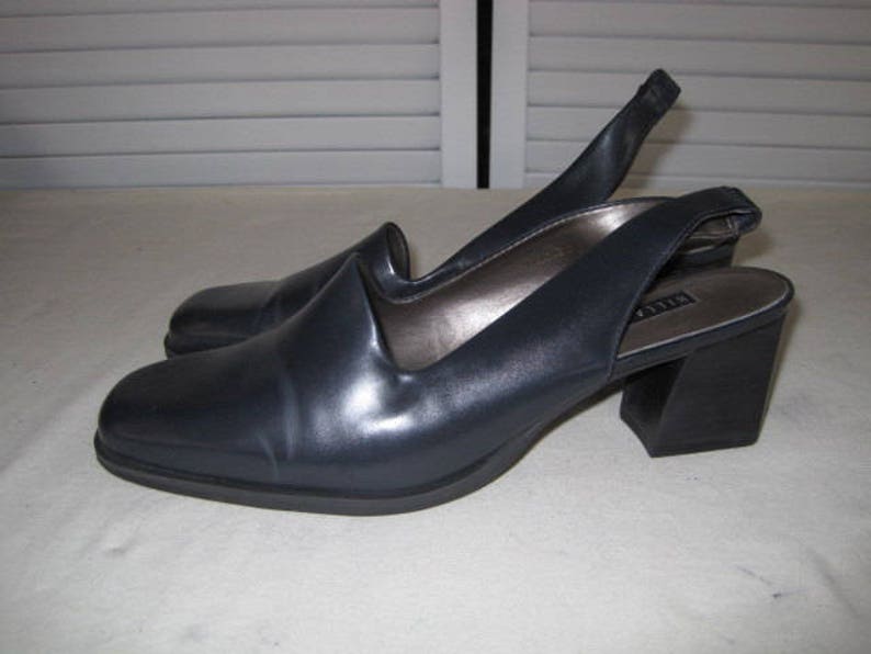 navy stacked heel pumps