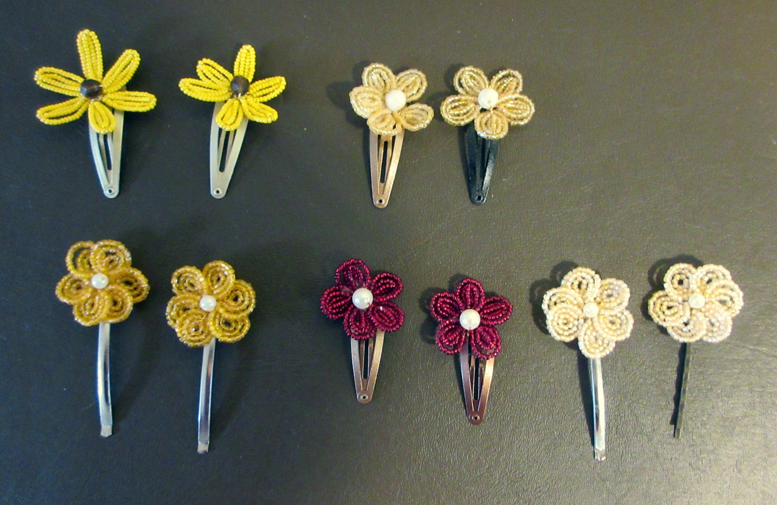 Clip para el cabello de flores con cuentas