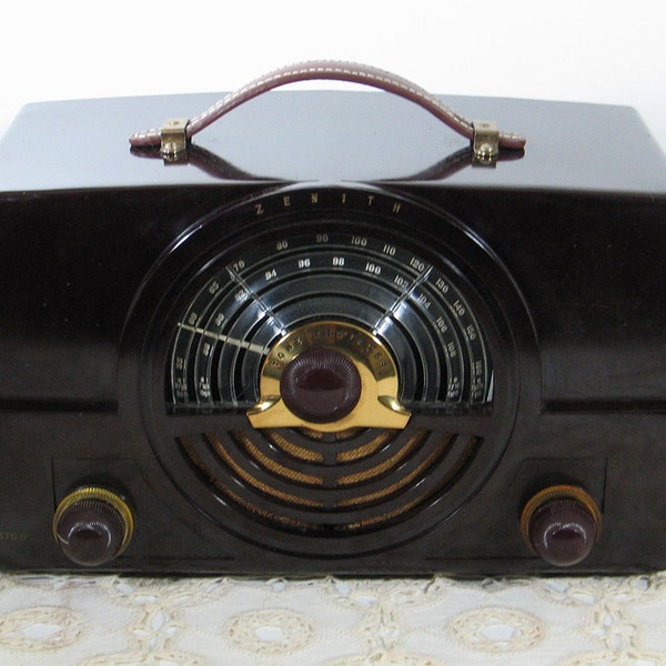 30 Day Warranty, Early Zenith AM/FM Tube Radio, Model 7H820