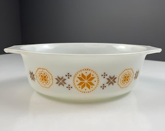 Pyrex 043 town and country casserole dish 1 1/2 qt White & Orange no lid
