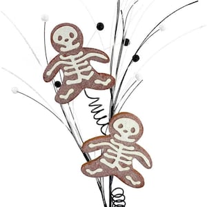 Halloween spray for wreaths or swags. Skeleton cookie picks. Fun Halloween decor. Wreath embellishments. 2 cookies with whispies per spray