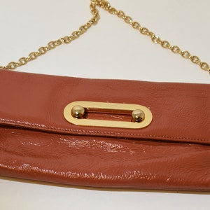 New HOBO Wandelbare Tasche Kupplung, Apricot Lackleder Schultertasche, Kette, HOBO International , Kreditkartenfächern, HOBO Taschen