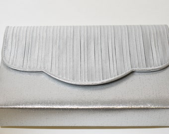 Silver La Reagle Purse, Scalloped Evening Purse, Vintage Clutch, Wedding Purse,Simple Silver Vintage Purse,Regale Silver Purse, Party Purses