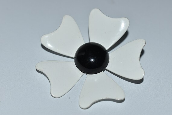 Black + White Flower Pin, 1960's Enamel Flower Bro