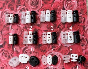 Attaches-cordons en plastique, 11 modèles : attaches à ressort à un ou deux trous, cylindriques, ovales et cubiques pour cordons de serrage, masques et sweats à capuche.