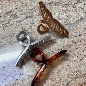 Large Hair Claw Clip: DIY Acrylic French Knot Updo