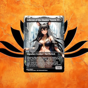 Puede incluir: Una carta de juego de fantasía con una mujer de cabello negro y un atuendo blanco y negro. La carta se titula "Ashcoat of the Shadow Swarm" y tiene una fuerza y resistencia de 3/4. El texto de la carta describe las habilidades de la criatura.