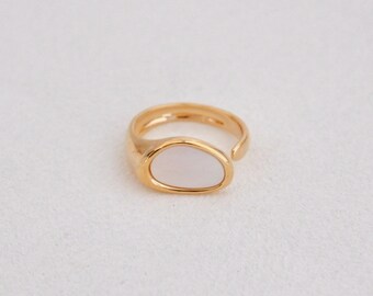 Dainty Gold Plated Mother of Pearl Open Ring, Lunar Mirage Oval Ring, Mother of Pear Ring, Nacre Pearl Ring, Dainty Pearl Ring, Gift For Her