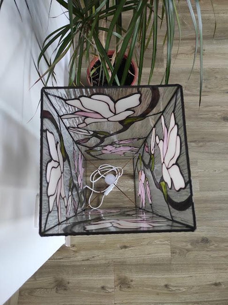 Pattern on a stained glass quadrilateral lamp Magnolia