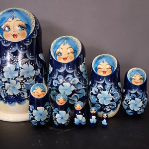 Vintage Winking Eyes Russian 9-Piece Nesting Dolls Set zdjęcie 1