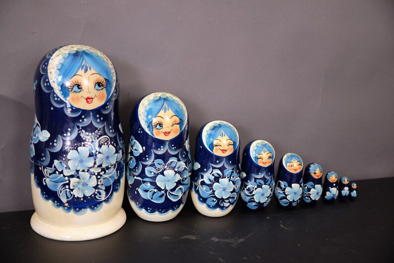 Vintage Winking Eyes Russian 9-Piece Nesting Dolls Set zdjęcie 3