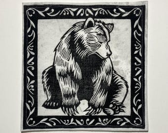 Ręcznie wykonany naszywka linorytnicza – Portret niedźwiedzia