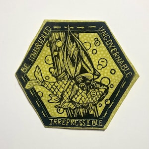 Parche linograbado hecho a mano: Insecto acuático gigante