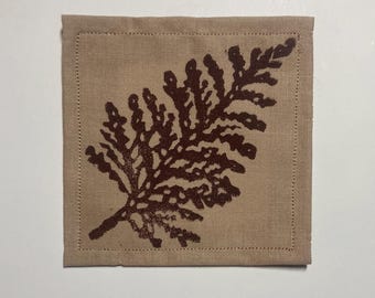 Ręcznie wykonany naszywka linorytnicza – biały cedr