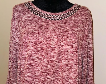 Top de punto suave bohemio con mangas acampanadas