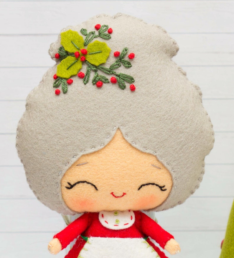 PDF Pattern. Mrs. Santa with a Christmas tree image 4