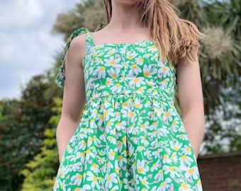 Ready to dispatched Happy green Scandi Daisy Floral dres size 10