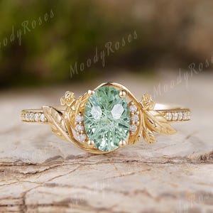 Naturinspirerad fyrverkeriprydd grön safir skogsmark förlovningsring guld naturinspirerad blomsterdesign vigselring handgjord present till henne