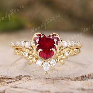 Anpassad hjärtformad fyrverkerislipad rubinring, fyrverkerislipad ädelsten, liljekonvaljaccent, handgjord löftering för henne
