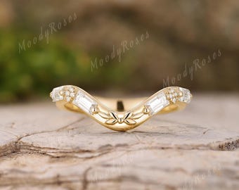 Chevron Wedding Band, Curved Diamond Ring, Baguette Gold Nesting Band, Leaf Bridal Ring, V Shaped Wedding Band, Curved Ring