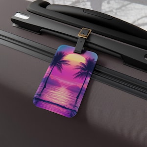 Vaporwave zonsondergang bagagelabel retro tropisch strand reislabel neon roze en paars esthetisch kofferlabel jaren 80 zomervakantie cadeau