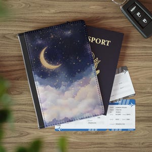 Dromerige maan PU Kunstleer paspoorthoes celestial night sky reisportemonnee pastel wolken en sterren reisaccessoire boho celestial
