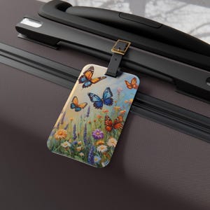 Vlinder bagagelabel Kleurrijk weide-reislabel Grillig op de natuur geïnspireerd kofferlabel lente bloemen tas accessoire