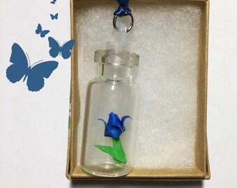 pequeño collar de botella de cristal de tulipán de origami