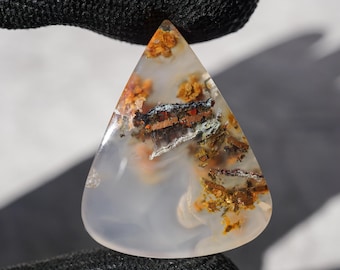 Cabujón de calcedonia de cobre nativo; piedra de colección triangular de mineral de cobre dendrítico escénico para la fabricación de joyas, ágata con inclusiones de cobre raras