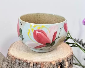 Handgjord keramisk temugg med handmålad magnolia, keramisk matchakopp, kaffekopp, Fairycore keramik