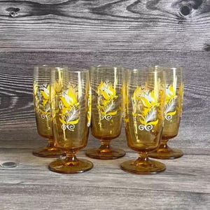 Japan Shōwa Era Vintage Glass Juice Cup with Flower Pattern, Amber Color Glass Goblet, Retro Glassware, Handmade Glass Tableware