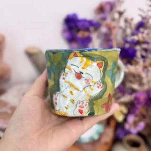 Einzigartige handgemachte Keramiktasse mit handbemalter Kitty, Keramik Kaffeetasse, Keramik Matcha Tasse, Teetasse, Fairycore Keramik, Cottagecore