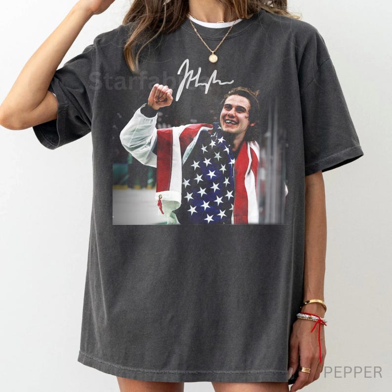 Vintage 90s Jack Hughes Shirt Hockey Graphic Tee Gift For Fan Bild 1